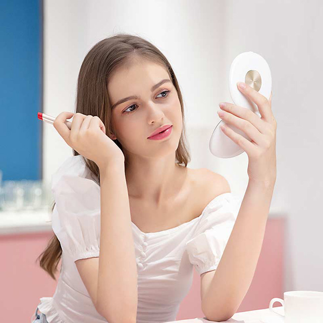 Q Mirror - LED Pocket Makeup Mirror